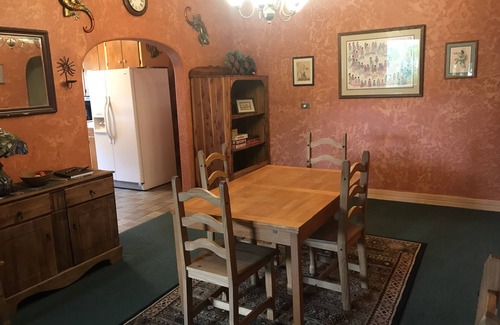 St. Ignatius Casa | SU CASA casa privada ubicada bajo las montañas de la Misión