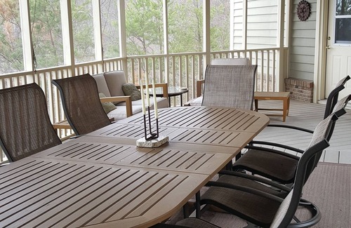 Greenville - Spartanburg Apartamento | Suburban Mountain Top Apartment