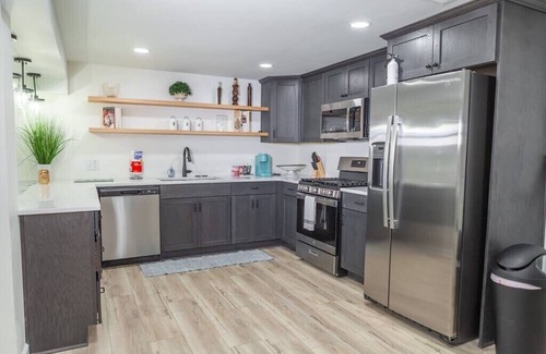 Fayetteville Apartamento | Suburban Oasis Lower-Level Apt & Designer Touches