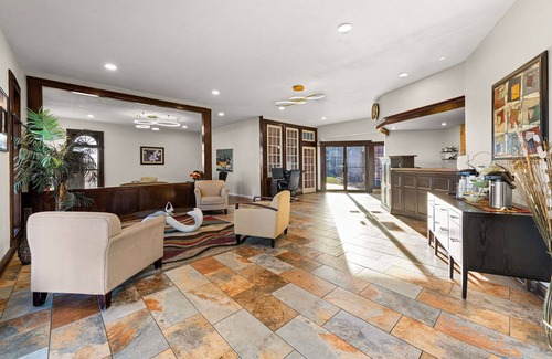 Platte City Hotel | Suburban Studios Kansas City Airport North