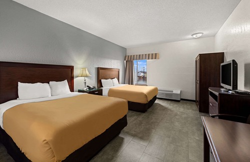 Platte City Hotel | Suburban Studios Kansas City Airport North