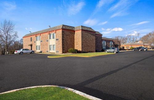 Platte City Hotel | Suburban Studios Kansas City Airport North