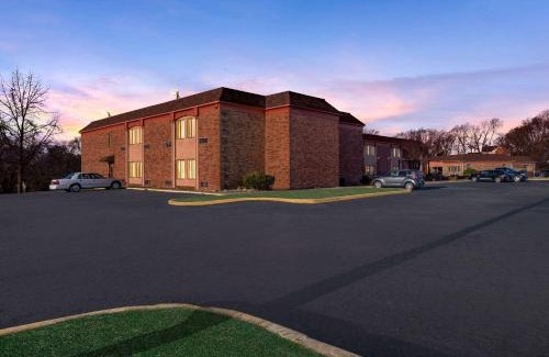 Platte City Hotel | Suburban Studios Kansas City Airport North