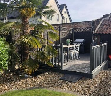 Newmarket Casa | Suffolk Pink house room 4