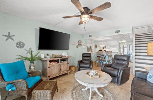 Panama City Beach Apartamento | Sugar Beach Condo B-14 by Emerald Coast Retreats