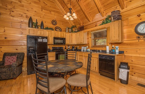Sevierville Cabina | Sugar Shack - One Bedroom Cabin