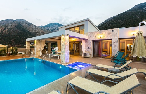 Bali Villa | Villa Sugar! ¡Villa premium, instalaciones de resort 5 *, jacuzzi y maravillosas vistas al mar!