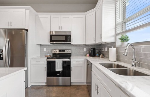 Youngsville Casa | Sugarcane House KING Beds Near Sports Complex Luxe