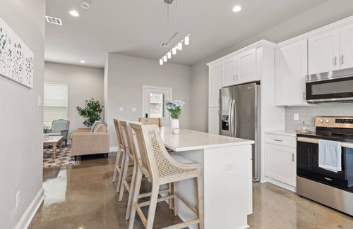 Youngsville Casa | Sugarcane House KING Beds Near Sports Complex Luxe