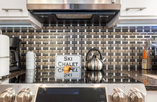 Cedar Casa | 🌿Sugarloaf Chalet Pet Friendly 3BDR + Loft & Hot Tub