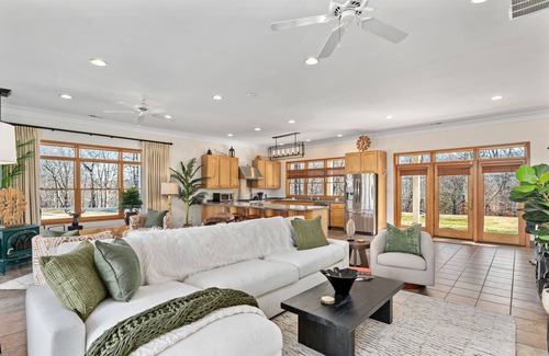 Urbana Casa | Sugarloaf Mountain Retreat- Explore a 300 Acre Estate, Hiking, Golfing, Biking