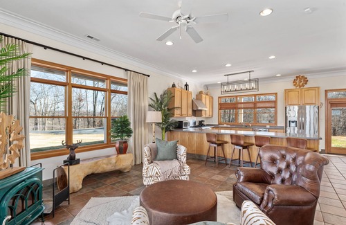 Urbana Casa | Sugarloaf Mountain Retreat- Explore a 300 Acre Estate, Hiking, Golfing, Biking