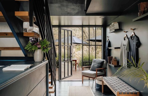 Jeffersonville Casa | Suite 001 Summary: Th