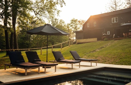 Jeffersonville Casa | Suite 001 Summary: Th