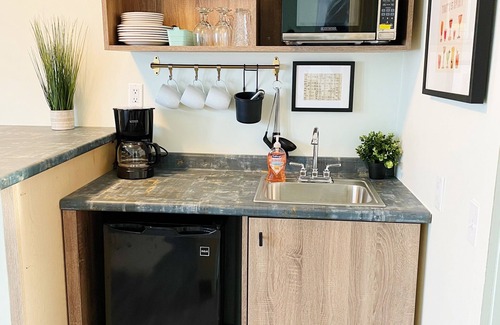 Sault Ste. Marie Apartamento | Suite 102 | 2 Bedroom / 2 Bath + Living & Kitchen