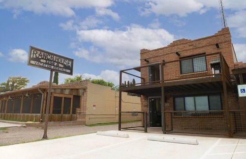 Sonoita Apartamento | Suite 3 is nestled between Dos Cabezas winery and the Ranch House Tavern.