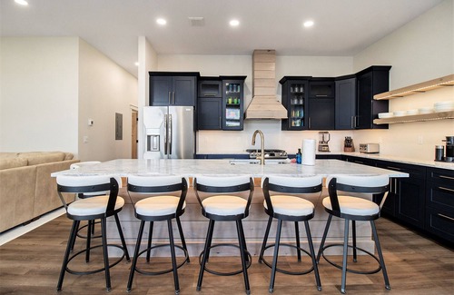 Ludington Condominio | Suite A: New pool and hot tub for 2026! Relax & Unwind, Sleeps 18