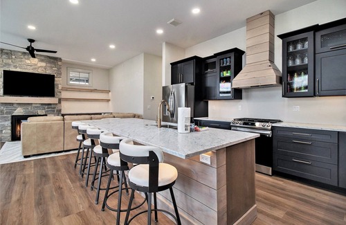 Ludington Condominio | Suite A: New pool and hot tub for 2026! Relax & Unwind, Sleeps 18