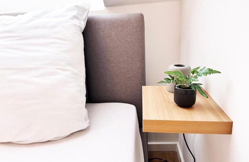 Krefeld Apartamento | Suite-Apartment zentral in Krefeld mit hohen Decken