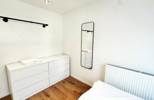 Krefeld Apartamento | Suite-Apartment zentral in Krefeld mit hohen Decken
