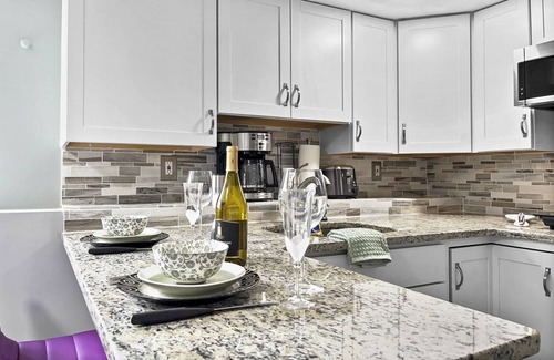 Chelsea Condominio | Suite at House of L: near Boston, Hospitals, Encore Casino, Walk to Bus, Fast WiFi, Driveway