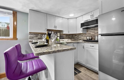 Chelsea Condominio | Suite at House of L: near Boston, Hospitals, Encore Casino, Walk to Bus, Fast WiFi, Driveway