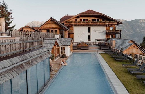 Haus Casa | "Suite Bergsonne" with bathtub, shower, WC (from 7 nights) - Nature and wellness hotel