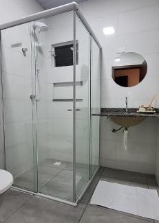 Velha Casa | SUITE COM AR e BWC PRIVATIVO POUCOS METROS OKTOBERFEST