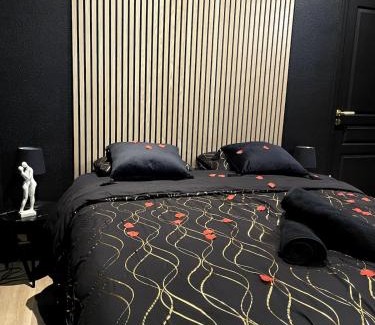 Saint-Quentin Apartamento | Suite de Luxe - Jacuzzi & Cave Secrète