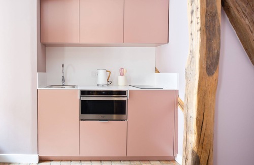 Nogent-le-Roi Apartamento | Suite-De Lujo-Rosé de Saignée-Baño privado con ducha-Vista al patio