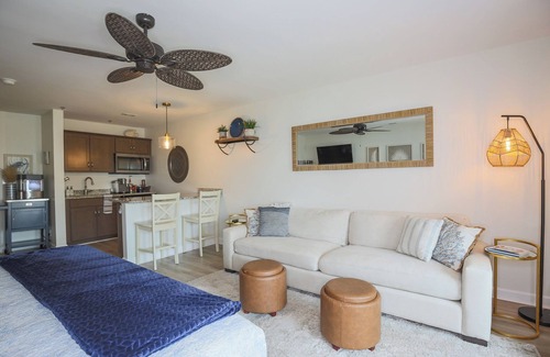 McCutcheon Field Apartamento | Suite Escape, Villa Capriani's only Luxury Studio - 3 pools & 2 hot tubs!