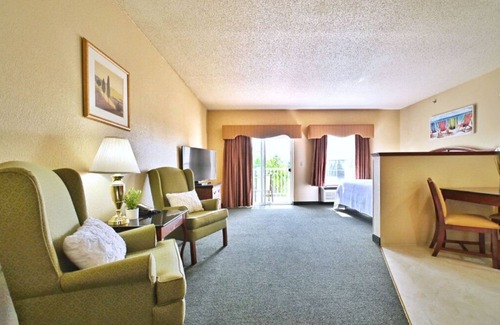 Pembine Apartamento | Suite for 3 | Getaway in Wisconsin | Golf, Pool