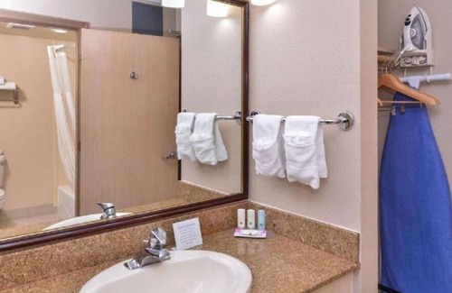 South San Francisco Casa | Suite Queen at Hotel Nova SFO By FairBridge, Free Breakfast!