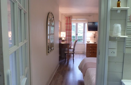 Ceaux Casa | Suite-Baño privado con ducha-Vista al Jardín-Chambre Saint Michel