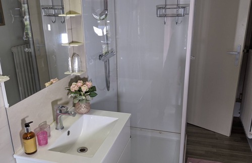 Ceaux Casa | Suite-Baño privado con ducha-Vista al Jardín-Chambre Saint Michel