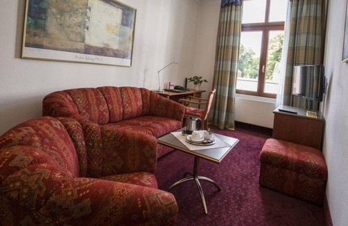 Center Casa | Suite, shower or bath, WC - Hotel am Schloss