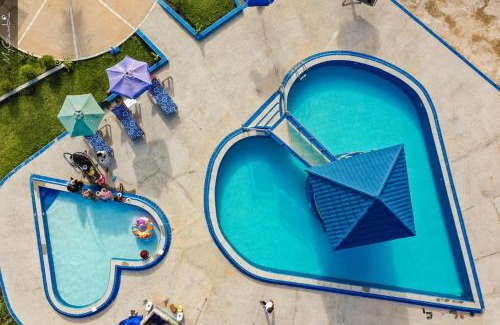 Bakau Apartamento | Suite - Sleeps 3 - Balcony - Pool - Parking