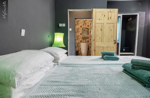 Bakau Apartamento | Suite - Sleeps 3 - Balcony - Pool - Parking