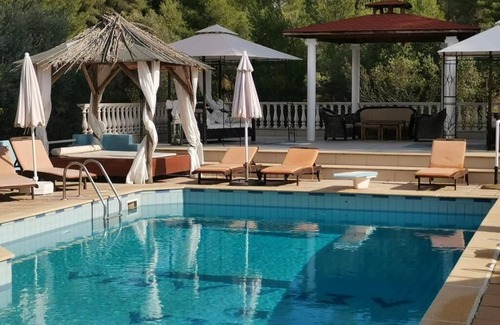 Halkidiki Villa | Suite with private pool for 2 Fitted kitchen Bathroom