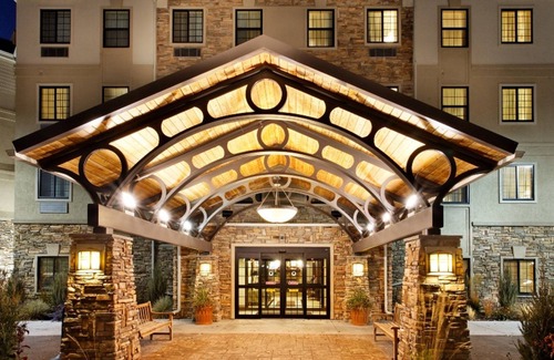 Dearborn Condominio | Suite with Roll-in Shower | Indoor Pool, Hot Tub