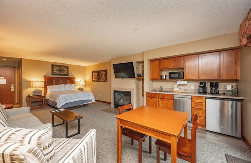 Thayerville Apartamento | Suites at Silver Tree: A209 Studio Lake View