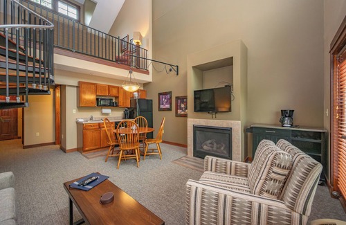 Thayerville Apartamento | Suites at Silver Tree: B206 One Bedroom & Loft Lake View