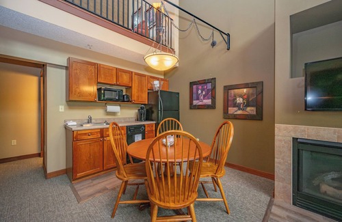 Thayerville Apartamento | Suites at Silver Tree: B206 One Bedroom & Loft Lake View