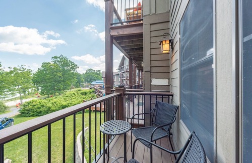 Thayerville Apartamento | Suites at Silver Tree: B206 One Bedroom & Loft Lake View