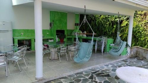 Pereque Casa | Suites luxo em condomínio, ar condicionado, piscina, churrasqueira