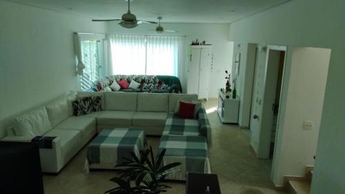 Pereque Casa | Suites luxo em condomínio, ar condicionado, piscina, churrasqueira