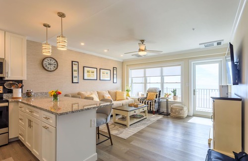Hampton Condominio | Summer bliss in our Hampton Beach oceanfront 2BR condo awaits!