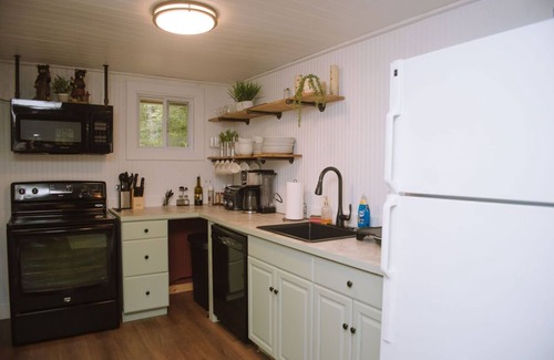 Silver Lake Cabina | Summer Cabin: Nearby Lakes, Dog Friendly & Private Hot Tub