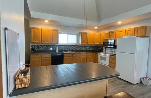 East End Casa | Summer dates! Spacious 3 bed 2 bath! Enormous Kitchen! Close to Lake Superior!