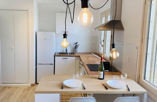 Salon-de-Provence Apartamento | Estudio de colores de verano cerca del centro y la estación de tren